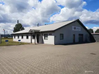 Kontor med stor synlighed fra indfaldsvej - mulighed for ekstra lager