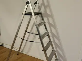UDLEJES - Trappestige