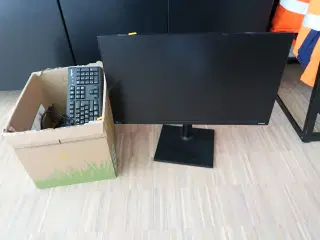 Computerskærm SAMSUNG F27T450FQR, tastatur m.m.
