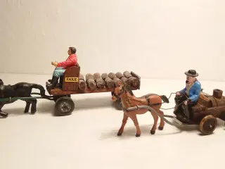 4stk gamle miniature hestevogne. Brandslukning mm.