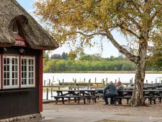 Charmerende retaillejemål i den gamle portnerbolig