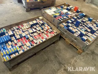 Diverse skruer og rawplugs