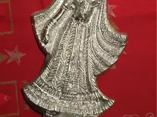 Dansende kvinde i sølv