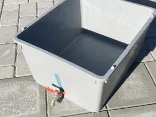 Fiskekasse i hård plast, 80 liter