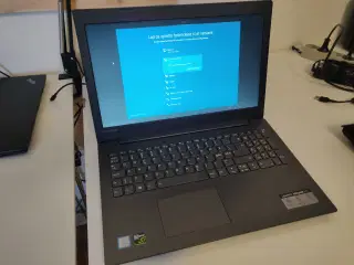  Lenovo Ideapad 330 bærbar