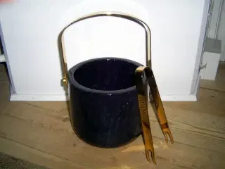 Marmor isspand med tang.