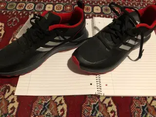 Adidas Run Falcon, str. 43,5, SORT/rød