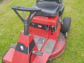 Plænetraktor/ plæneklipper Toro Wheel horse 12-32