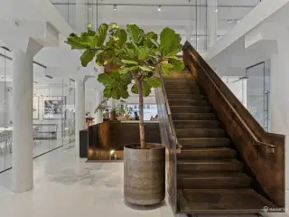 Kontorlejemål i karakteristisk ejendom på Islands Brygge – tæt på Islands Brygge metrostation.