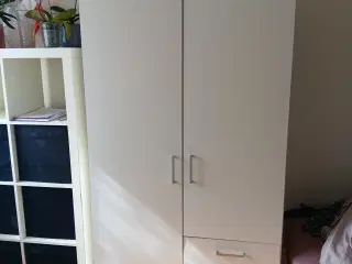 Tøjskab