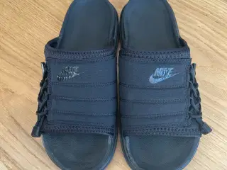 Nike sorte sandaler