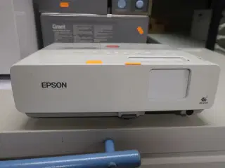 Projektor EPSON EMP-83H