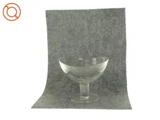 Skål på fod i glas