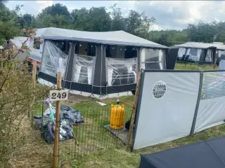 Camping vogn med tilbehør og telt 