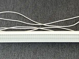 Lysarmatur (hvid) med lysstofrør