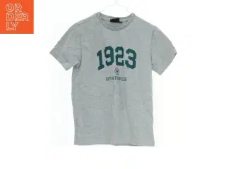 T-shirt med 1923 Sportswear design fra Hummel (str. 128)