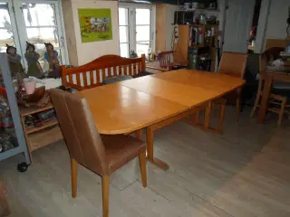 Stort spisebord. 4-10 (12) personer. +6stk stole.