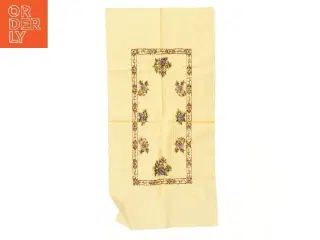Gul broderet dug (str. 83x41 cm)