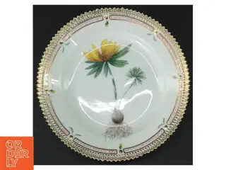 Porcelæns tallerken fra Flora Danica (str. Ø. 17 cm)