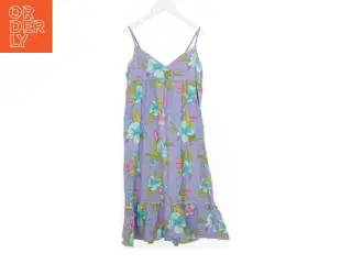 Sommerkjole med blomsterprint fra H&M (str. 146)