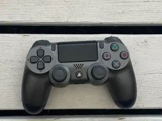 Controller (Sony DualShock 4)