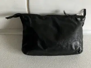 Taske 20x13 cm i meget blødt og lækkert skind.