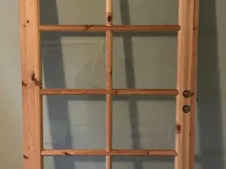 Indvendig dør i massivt fyrretræ med glasparti 