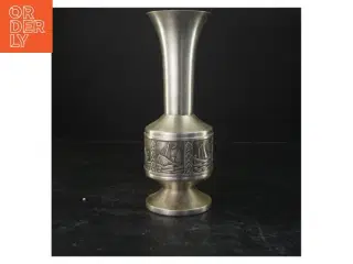 Tin vase med sejlskibsmotiv (str. 24,5x8 cm)