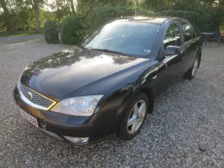 Ford Mondeo 2.0 i 4 Døres synet 2024.