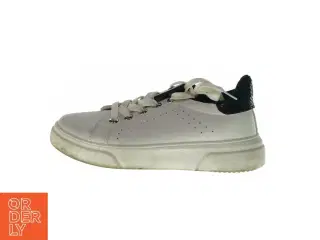 Sneakers (str. 39)