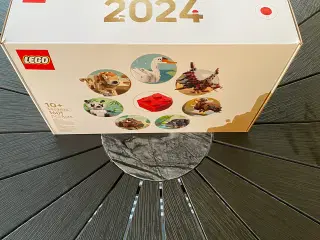 Fin lego æske medarbejder æske sælges