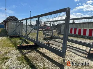- - - Port