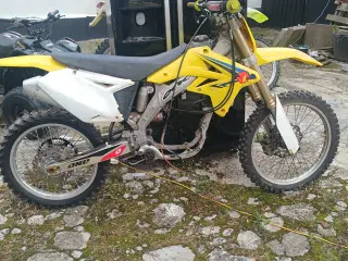 Suzuki crosser 