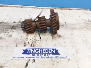 Ford 7810 Gearkasse Aksel 83932557