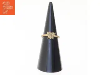 Guld ring med sommerfugl (str. Diameter en og en halv cm)