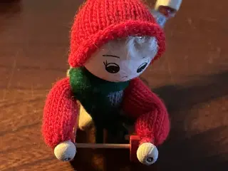 Strikket nisse på kælk.