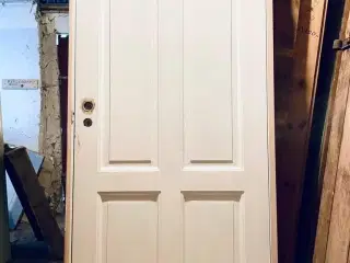 Sjældent lav Dannebrogsdør m. karm