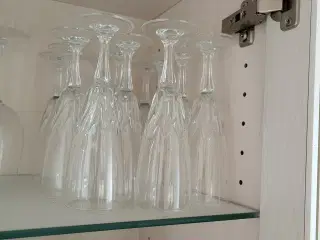 Gratis champagne, rød og hvidvinsglas