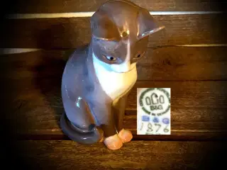 * Bing & Grøndahl; Siddende kat (1876)