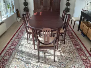 Spisebord incl 6 stole
