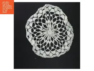 Hæklet dug (str. Ø 30 cm)