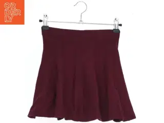 Bordeaux nederdel fra H&M (str. 122)