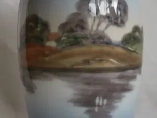 Vase med landskab fra Bing og Grøndahl