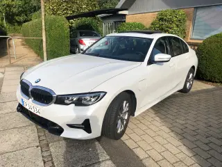 BMW 330e