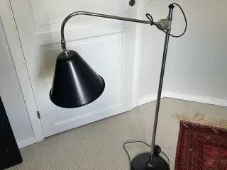 Gubi gulvlampe sort/krom ø 28