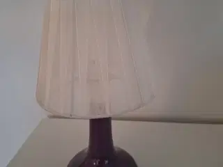 Bordlampe med, lille fin.. Højde 32 cm.