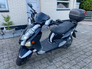 PGO Dr. Big, 2-takt, 30 km/t, årgang 2011, 14100km