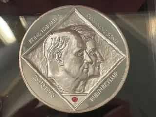 1 KG Norsk sølv 999 rent sølv 2008, med 1 Rubin på