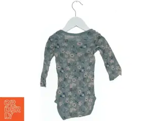 Langærmet bodystocking med blomsterprint fra Name It (str. 74)