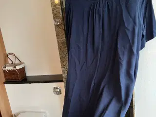Blå kjole fra units collection str 42